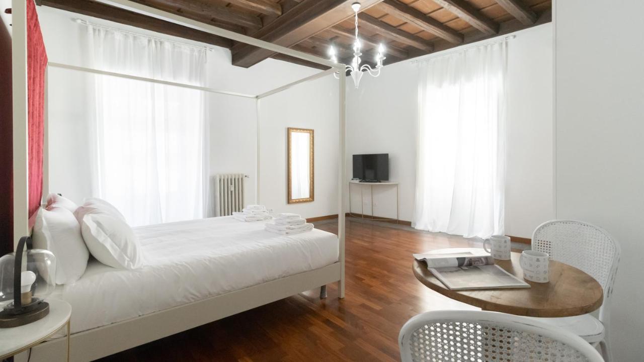Apartment Italianway - Barberini Elegantia